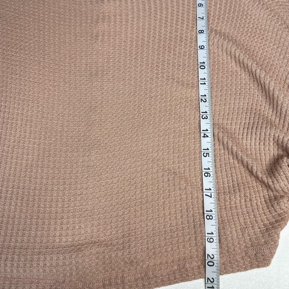 Sadie & Sage off the shoulder Thermal Top - Picture 5 of 8